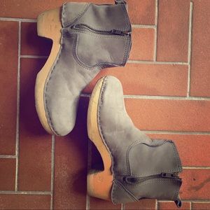 No 6 clog buckle boots